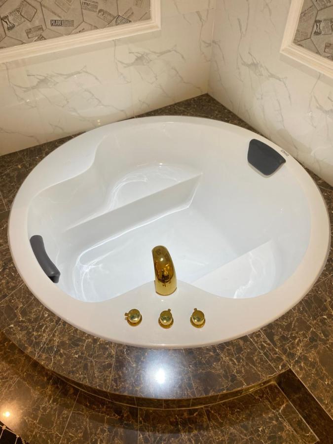 Phuoc Hung 1 Hotel Vĩnh Long エクステリア 写真